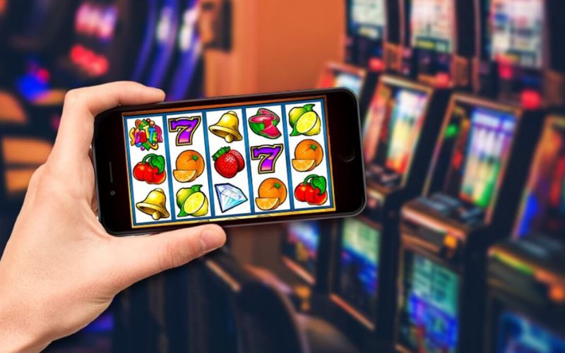 người chơi quay slot săn jackpot